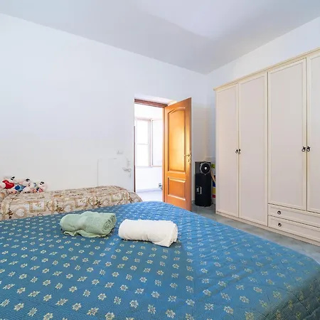 Affittasardegna- Quadri Paganini Apartment